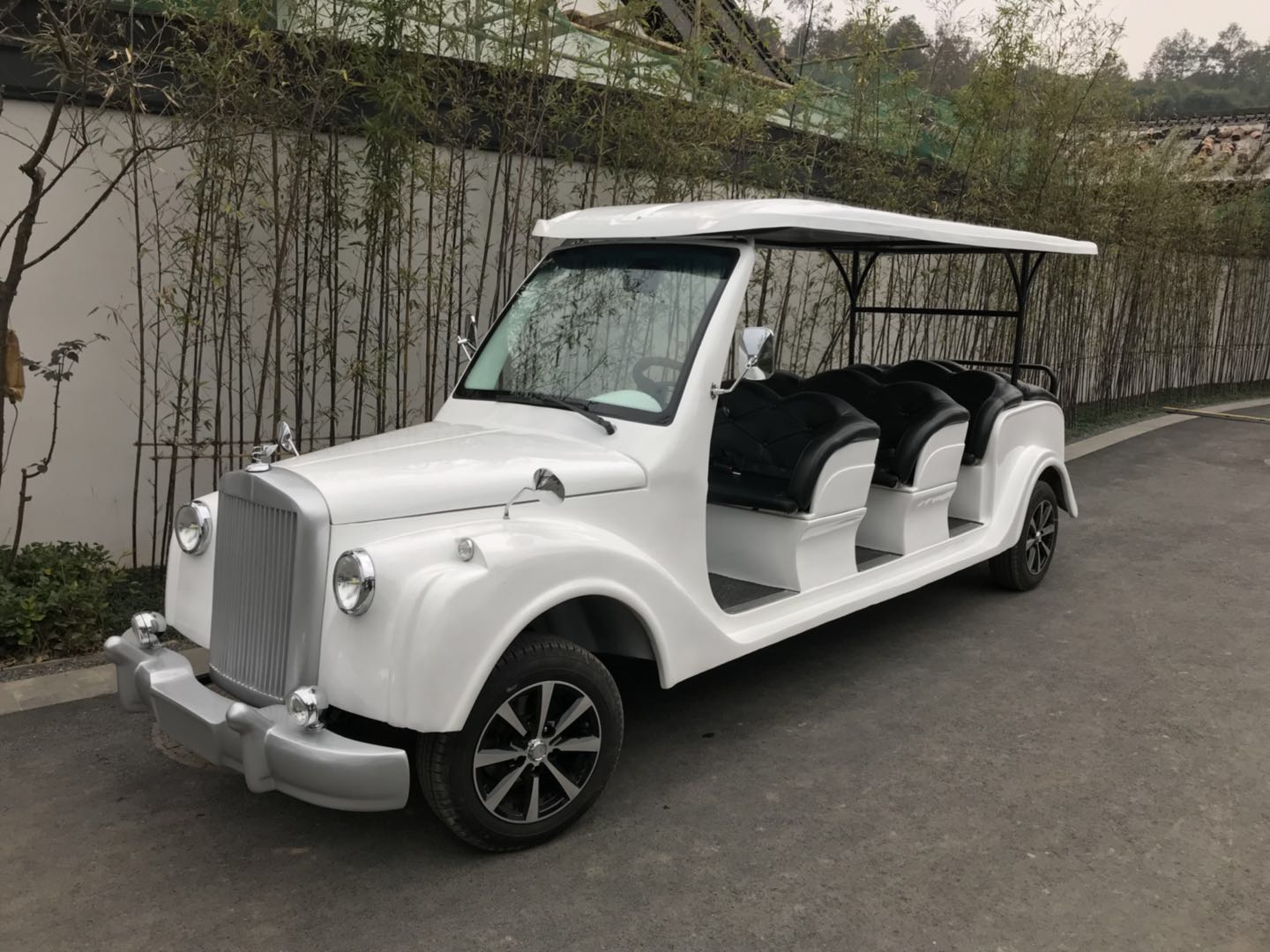 成都四輪電動(dòng)老爺車(chē)出租