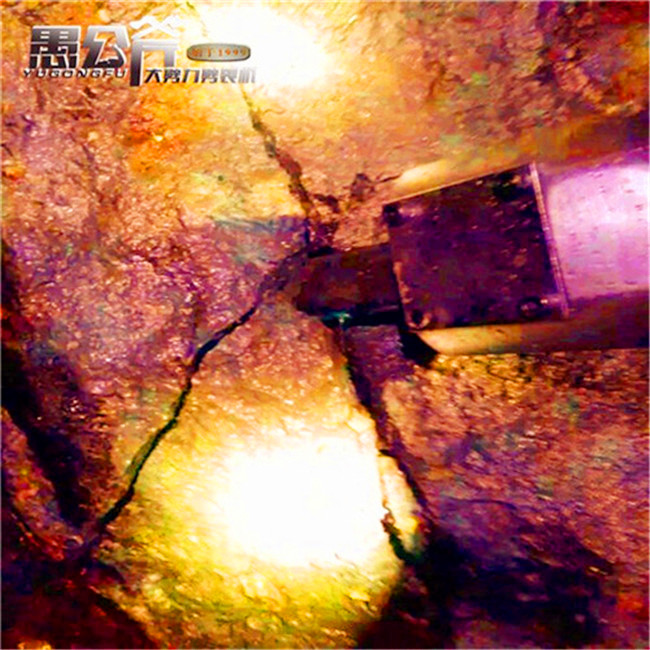 江西撫州青石開采劈裂機(jī)一方成本