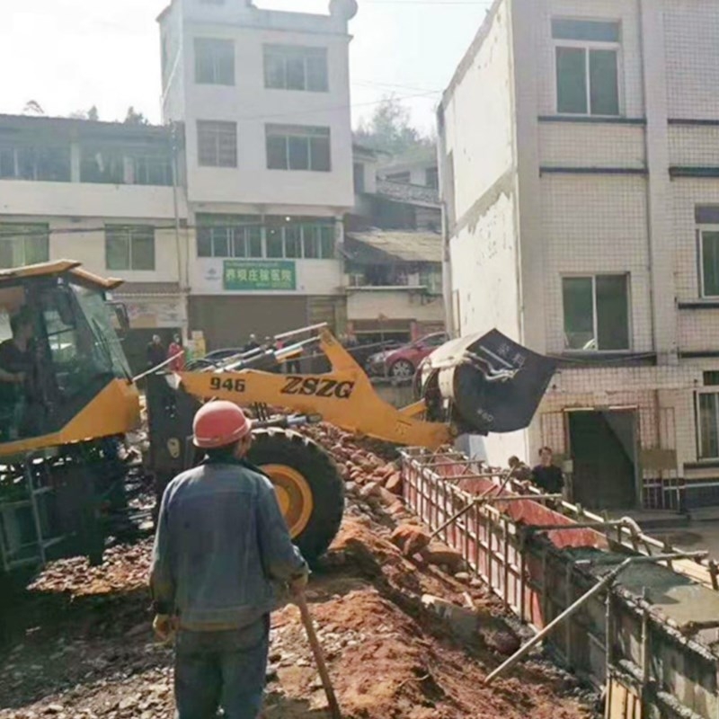 昆山市多功能攪拌斗鏟車客戶定做鏟車安裝攪拌斗