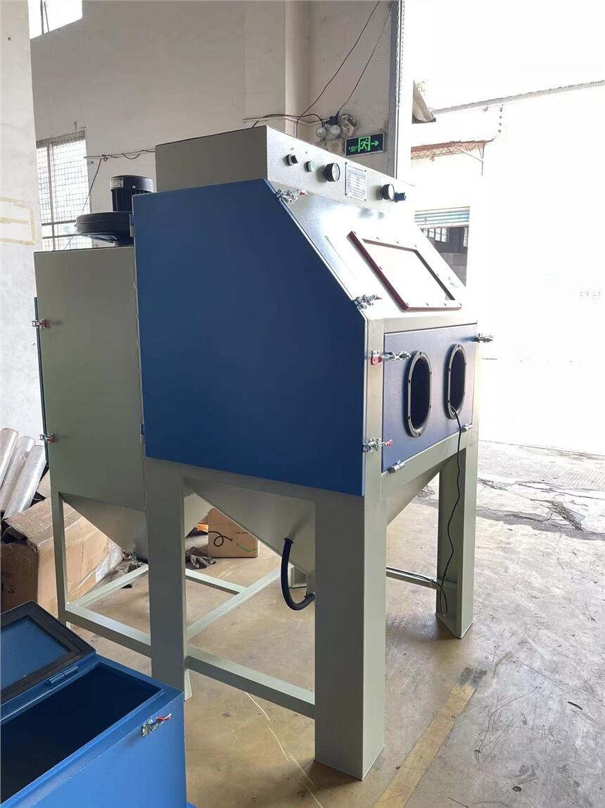 供應(yīng)噴砂除銹機小型電鍍前處理打砂機