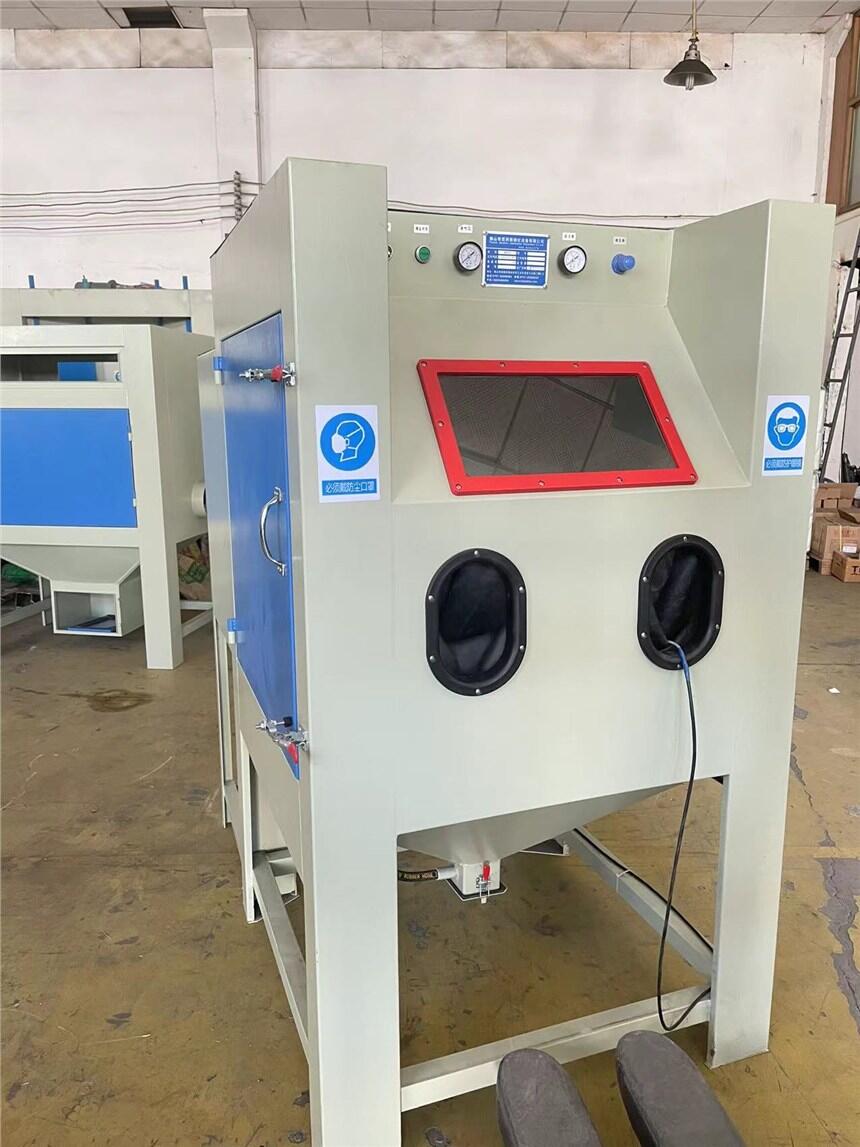 供應(yīng)工藝品噴砂機小型無塵手動噴砂機