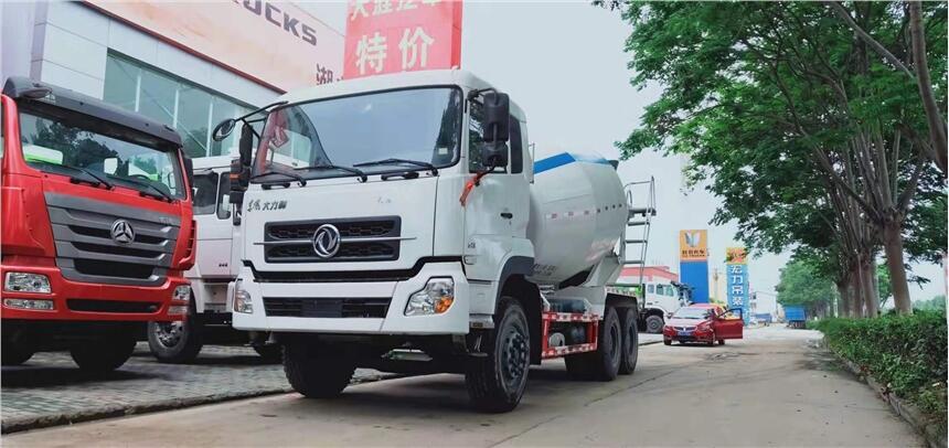 東風(fēng)后八輪12方攪拌車一臺(tái)