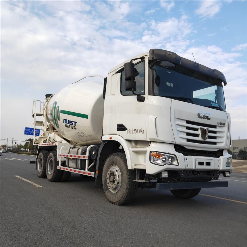 后八輪14方水泥攪拌車包上個人戶