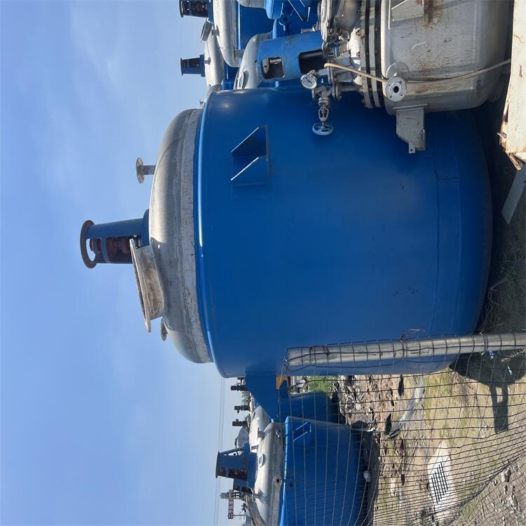 著急出售專營二手搪瓷反應(yīng)釜,搪瓷反應(yīng)釜