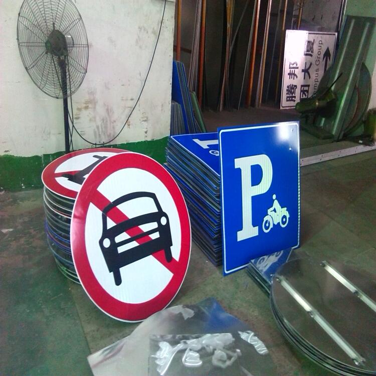 bͣ܇(ni)С͆ʽͨ(bio)־Ƴߴr