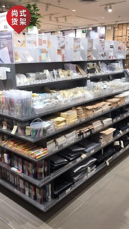 青海鋼合結(jié)木貨架 圓形中島貨架 名創(chuàng)優(yōu)品貨架廠