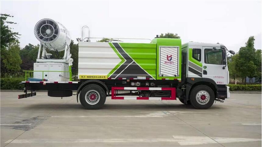 出口灑水車生產廠家