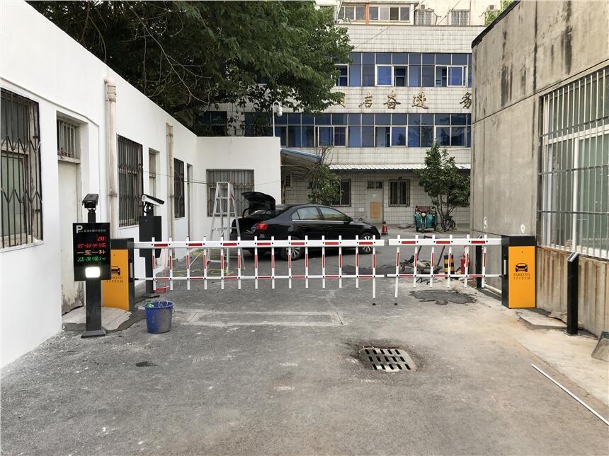 駐馬店地下車庫(kù) 柵欄道閘廠家直銷