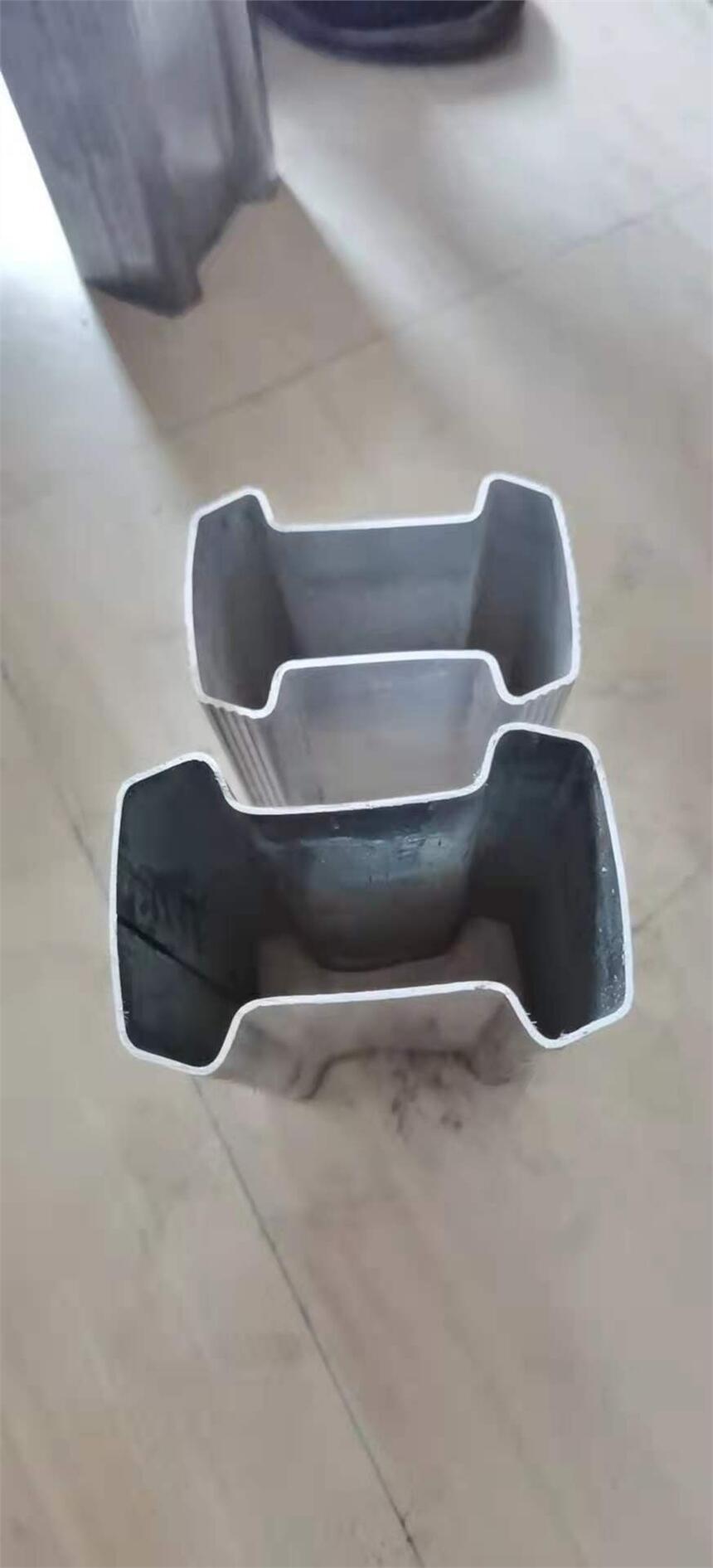 護欄立柱  高速護欄廠家