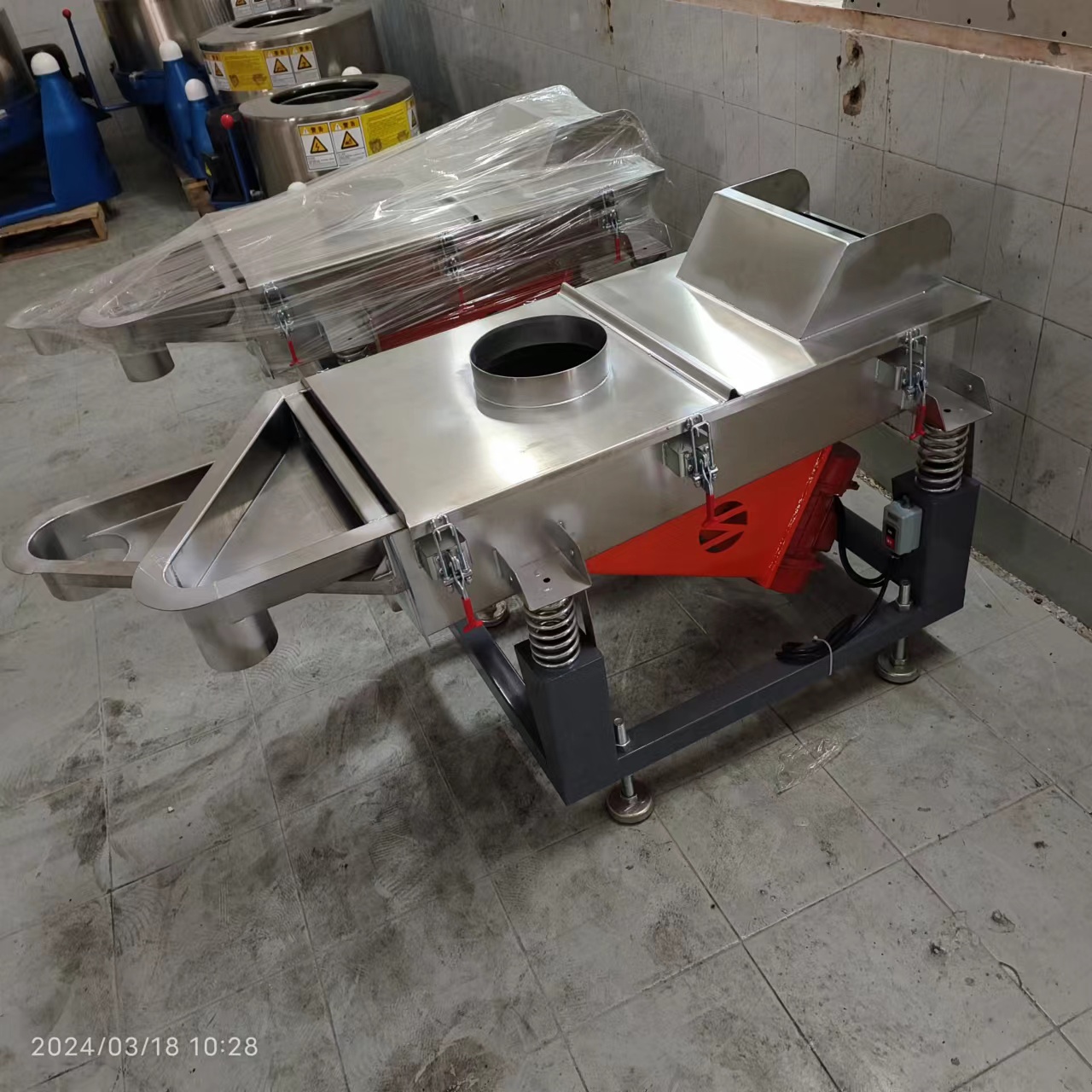 供應(yīng)色母振動篩不銹鋼振動篩塑料篩分機