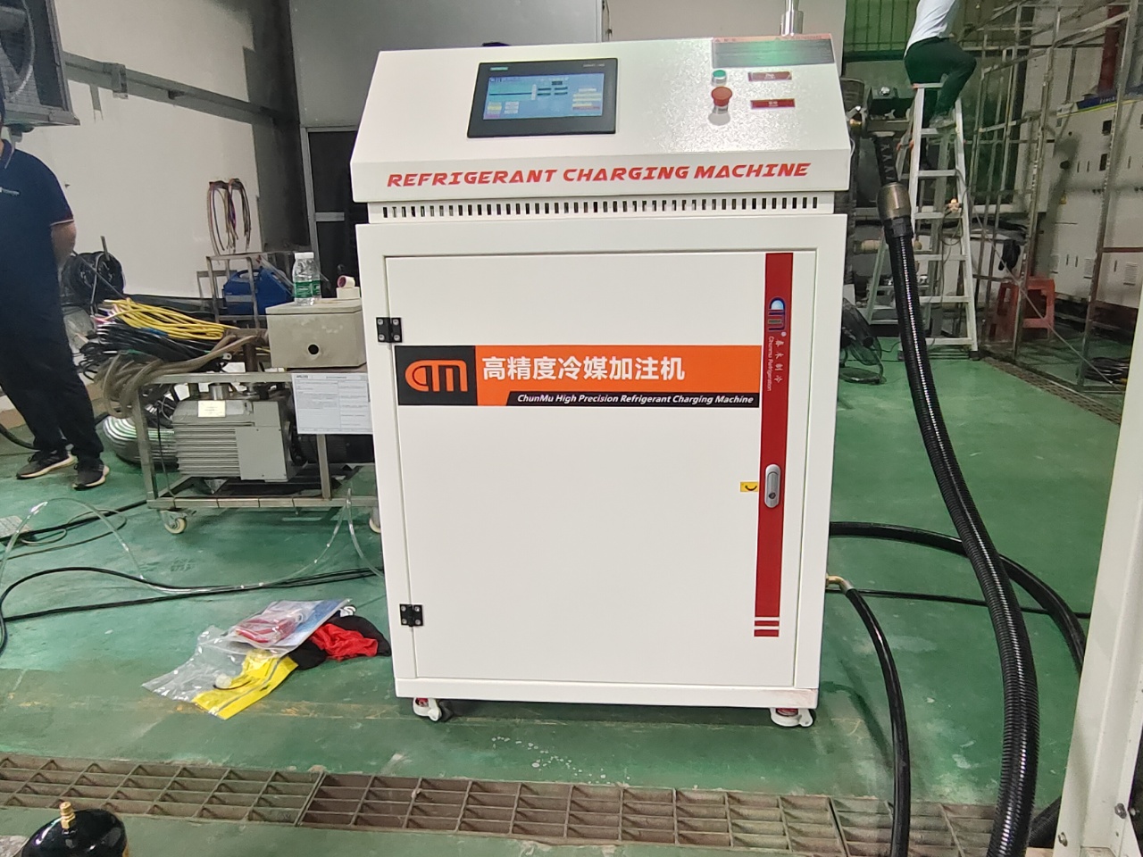 春木冷媒加注機(jī)助力愛高制冷高效生產(chǎn)