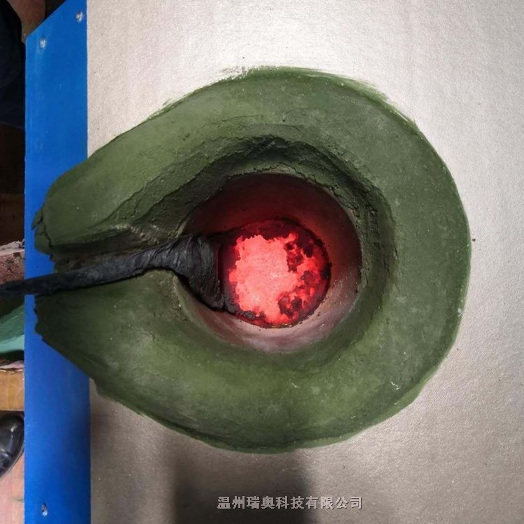 感應(yīng)加熱坩堝熔化爐生產(chǎn)廠家
