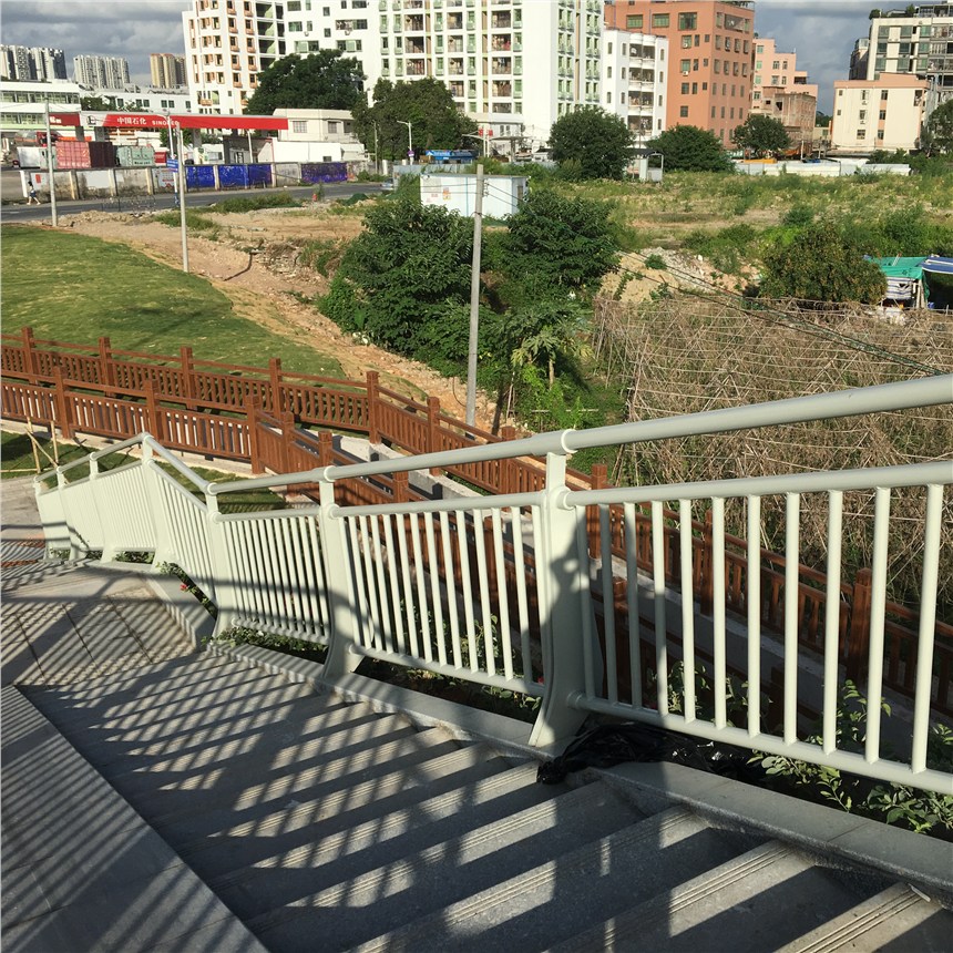 河道景觀隔離護(hù)欄 棧道扶手兩側(cè)護(hù)欄 橋梁隔離圍欄