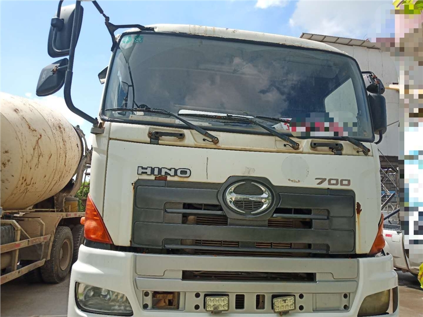 防城港轉(zhuǎn)讓12年日野700大10方罐攪拌車