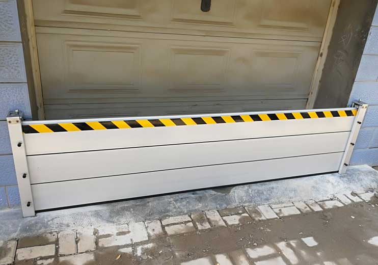 車庫擋水門定制服務:廠家直供鋁合金擋水板尺寸 / 密封膠條選型指南
