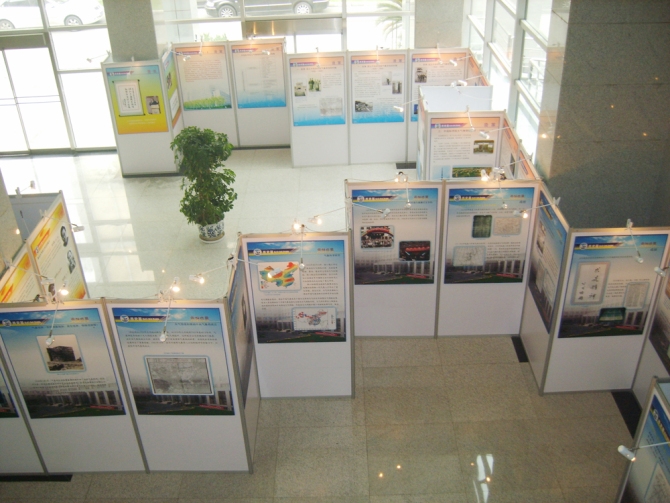 出租八棱柱攤位搭建書畫作品展板租賃八棱柱展板展屏風(fēng)