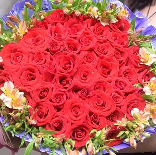 告白花藝一對(duì)一服務(wù) 花藝師時(shí)刻在線