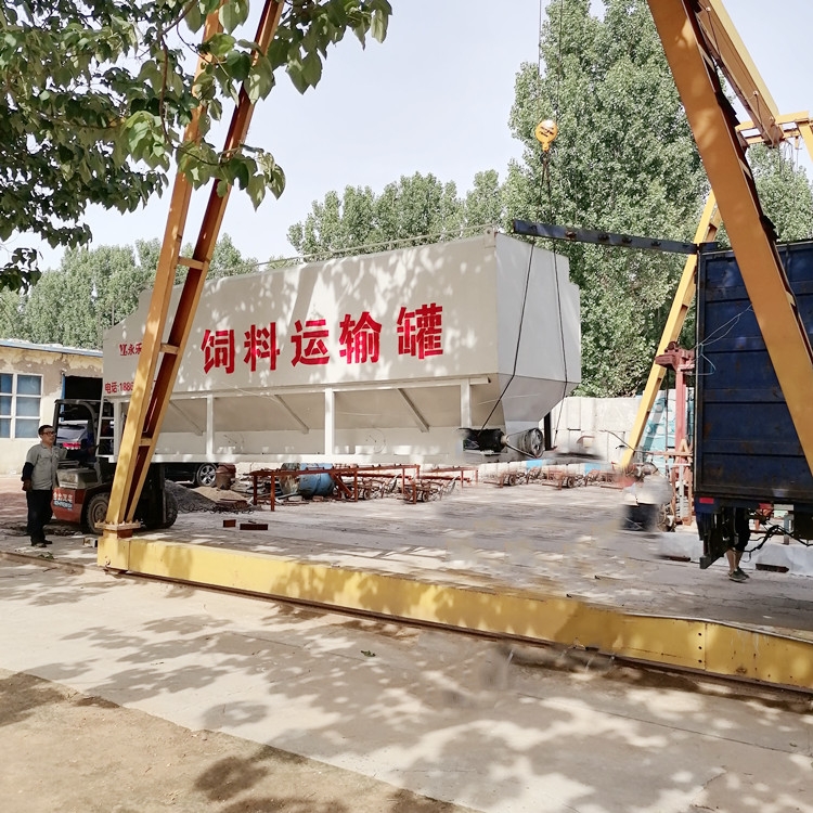 廠家生產(chǎn)優(yōu)質(zhì)畜禽拉料罐散裝專用飼料運輸罐