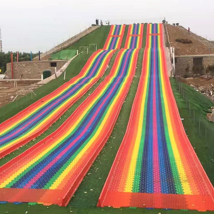 金耀戶外無動力游樂設(shè)備彩虹滑道采用HDPE材質(zhì)定制長度高度
