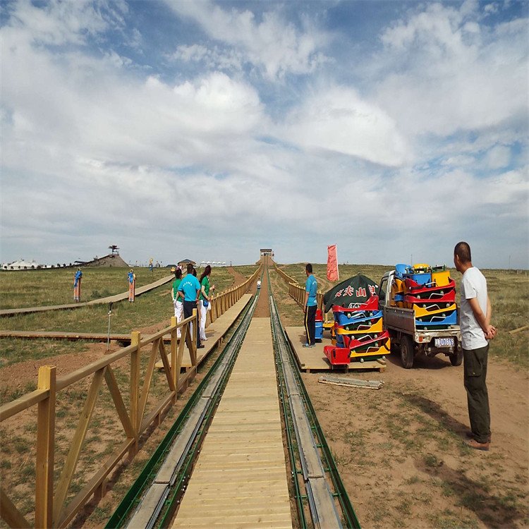 適合草原打卡的無動力設(shè)備軌道滑草車景區(qū)觀光項目