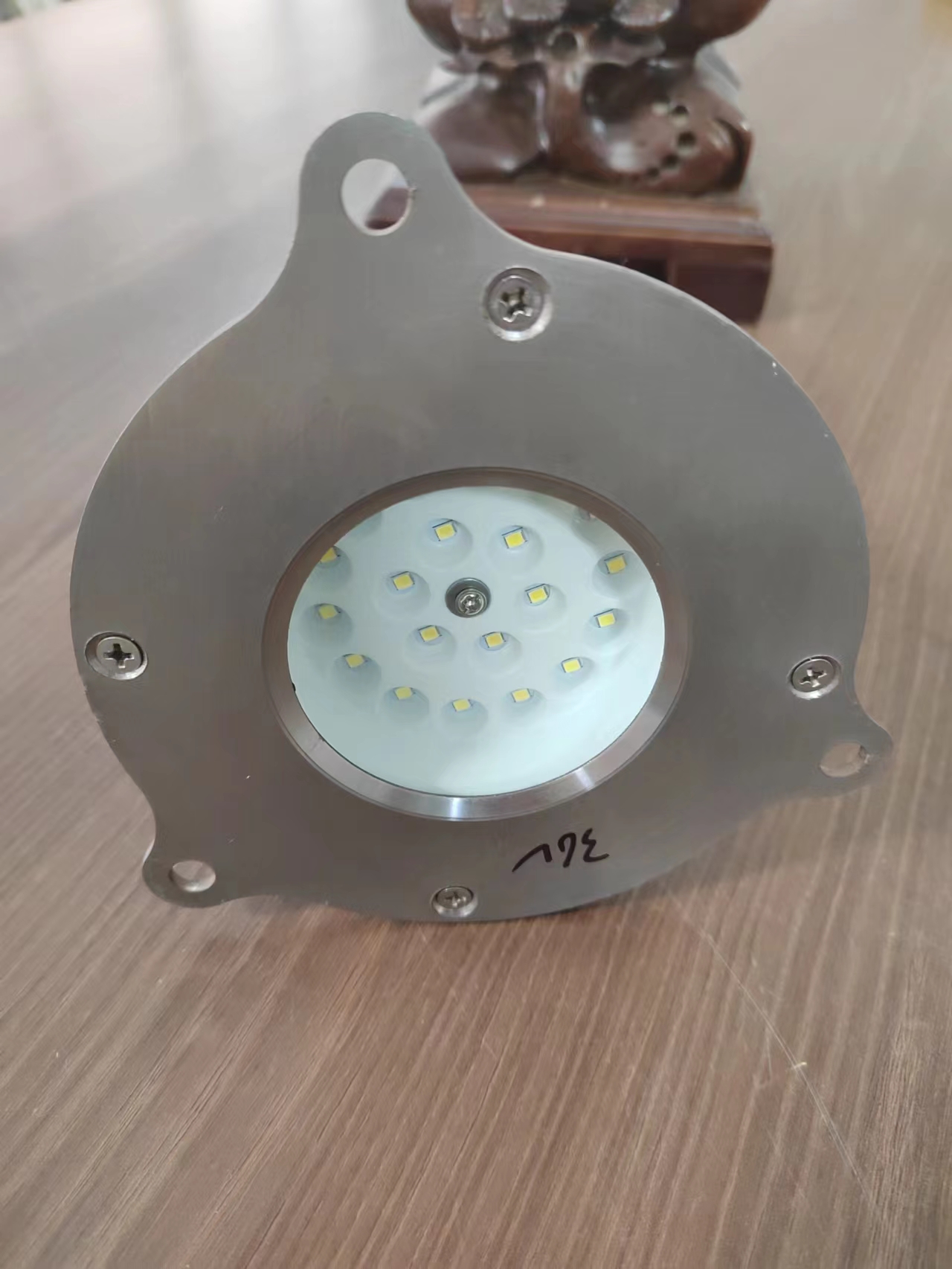 BFD60SoLEDҕן^̽՟304P䓲|b