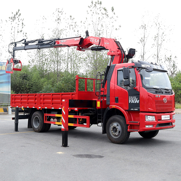 解放J6L單排上裝長(zhǎng)興8噸折臂吊(帶抓具)隨車吊