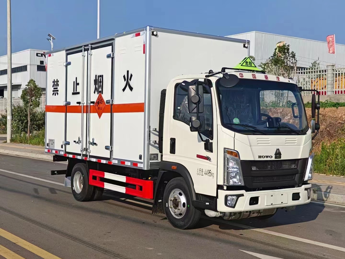 重汽藍(lán)牌危險品雜項廂式車易燃?xì)怏w廂式運輸車上戶一條龍服務(wù)